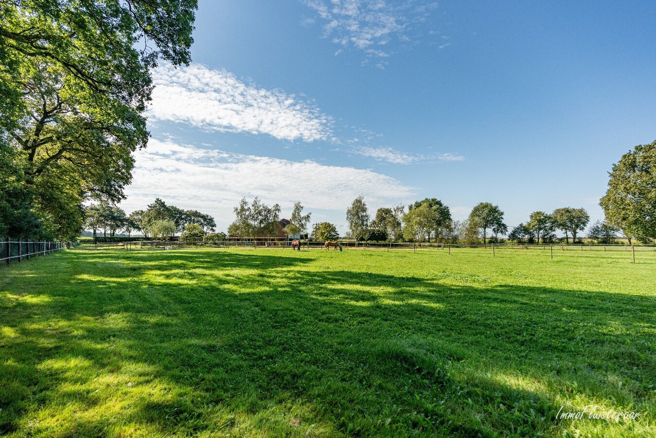 Recent gerenoveerde woning op ca. 1ha15 met paardenfaciliteiten te Bree 