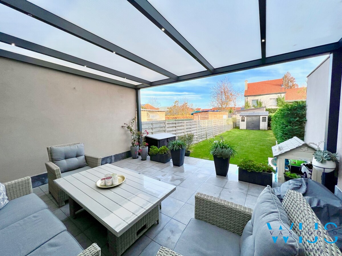 Gerenoveerde gezinswoning met prachtige tuin te Eeklo ! 
