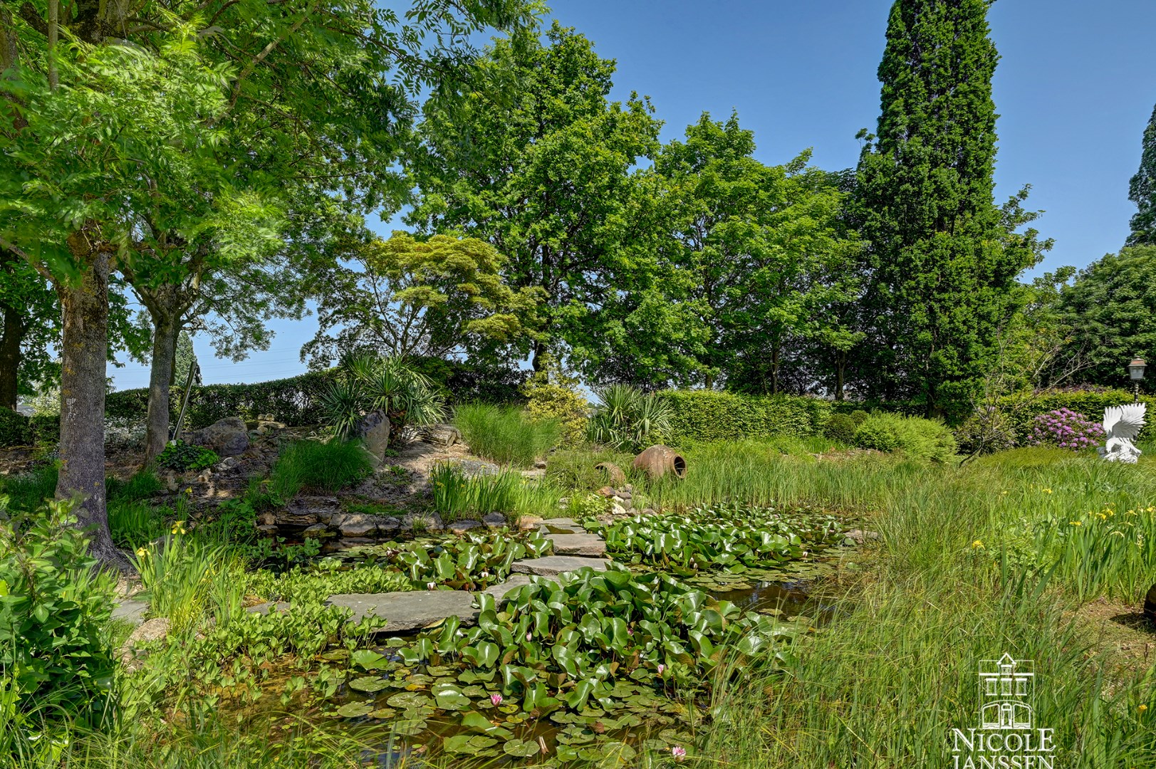 Statig landhuis met prachtige tuin 