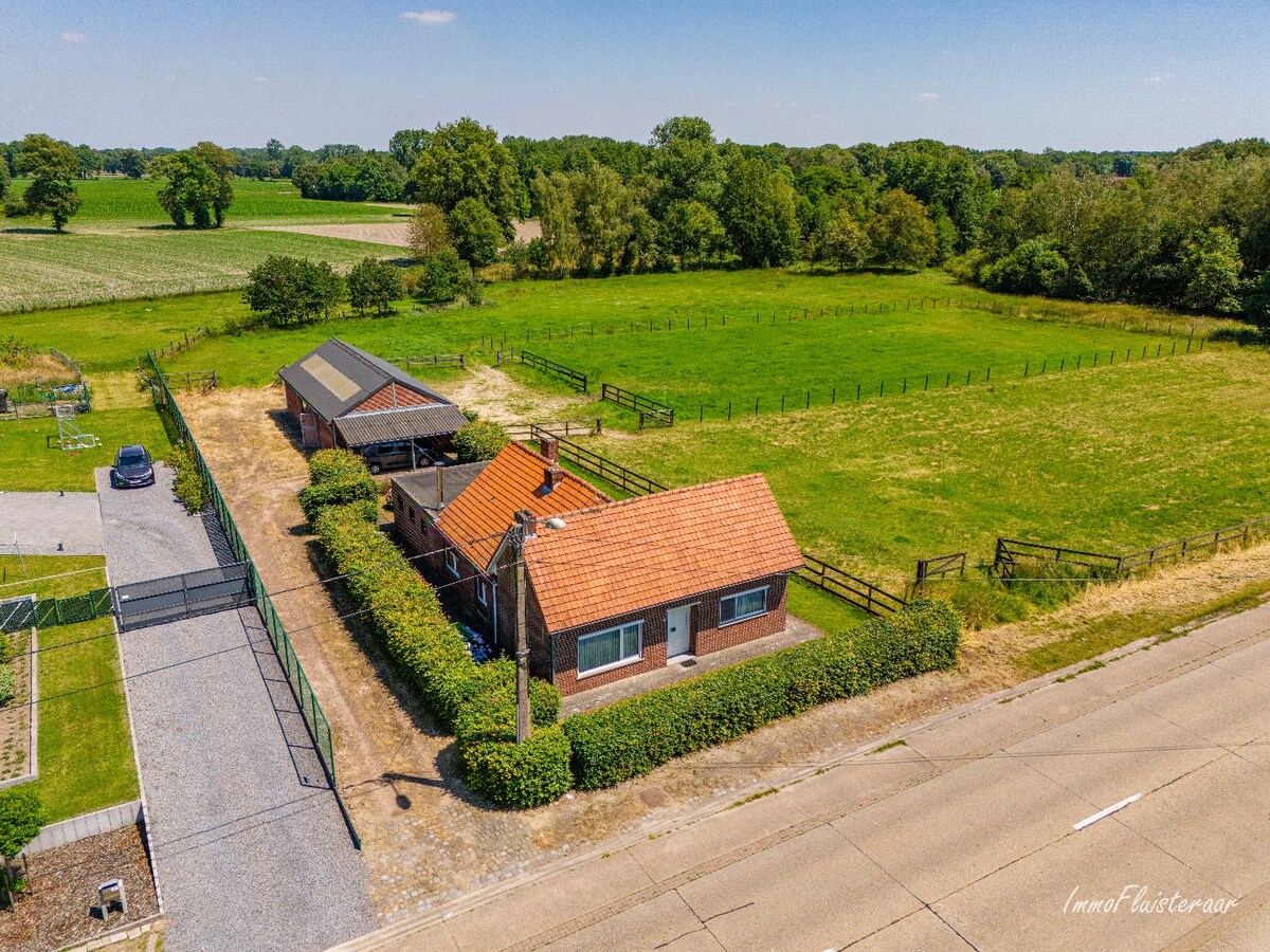 Charmante woning met paardenstallen op ca. 80 are te Peer 