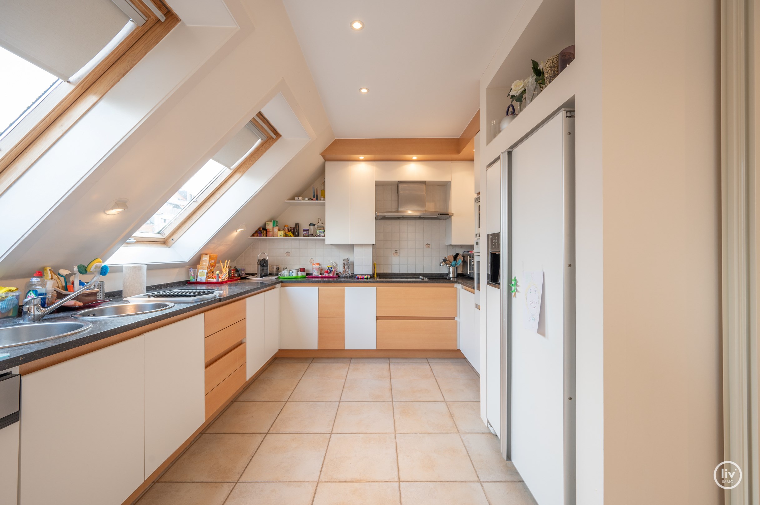 Ruim en zonnig dakappartement (227 m2) met ca. 33m&#178; terrassen gelegen in het centrum van Knokke, op wandelafstand van de Zeedijk en het Rubensplein. 