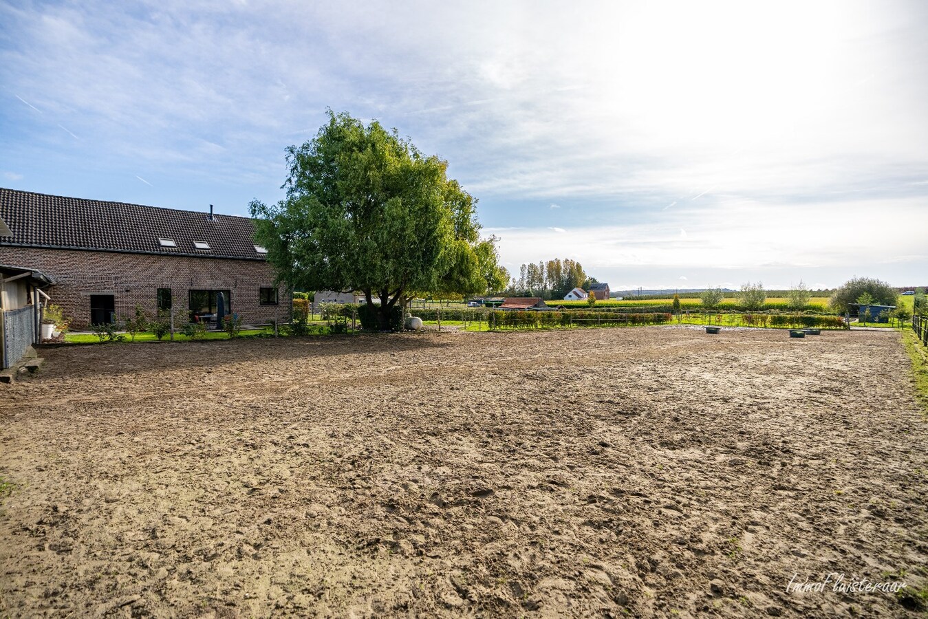 Charmante instapklare woning met paardenfaciliteiten op ca. 75a te Waanrode. 