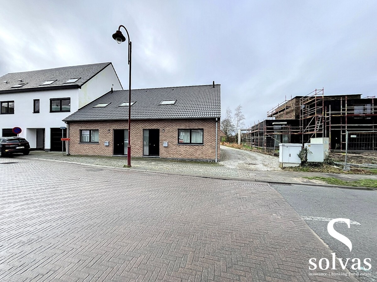 Halfopen nieuwbouw met 3 slaapkamers en tuin 