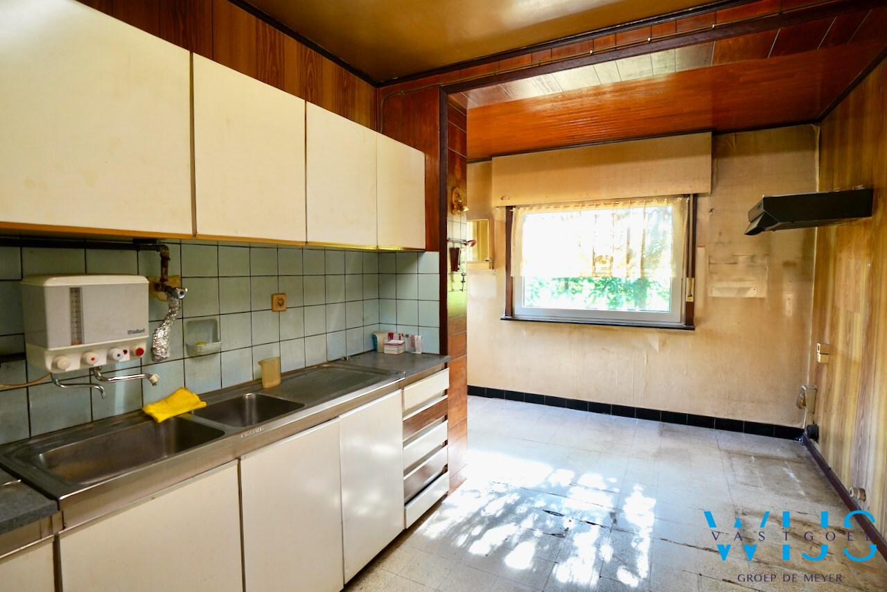 Te renoveren woonhuis met landelijke ligging te Assenede ! 