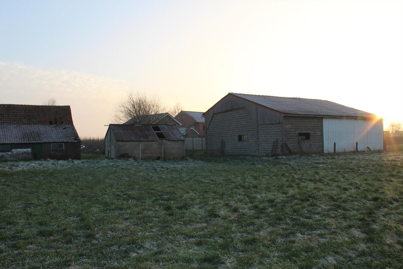 Mooi perceel LANDBOUWGRONDgrond met stallingen op ca. 1,05Ha te Vinkt 