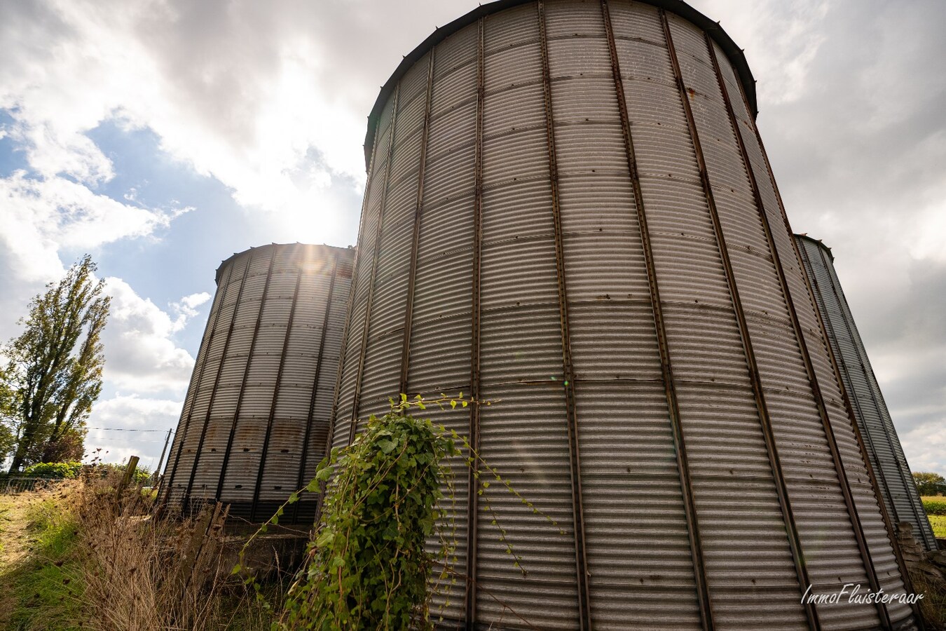 Charmante maison r&#233;nov&#233;e avec plusieurs d&#233;pendances sur environ 1,9 ha &#224; Bekkevoort. 