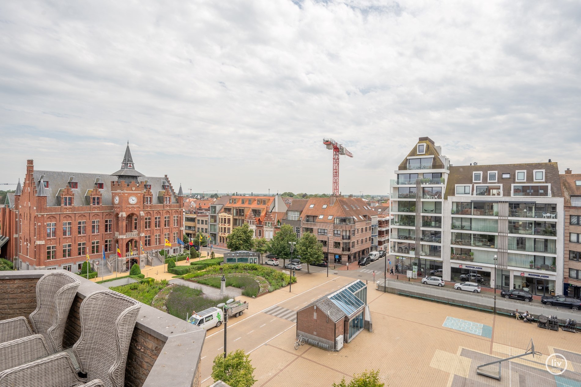 Penthouse avec 1 chambre avec terrasse avant et arri&#232;re dans une petite copropri&#233;t&#233; avec des charges faibles. 