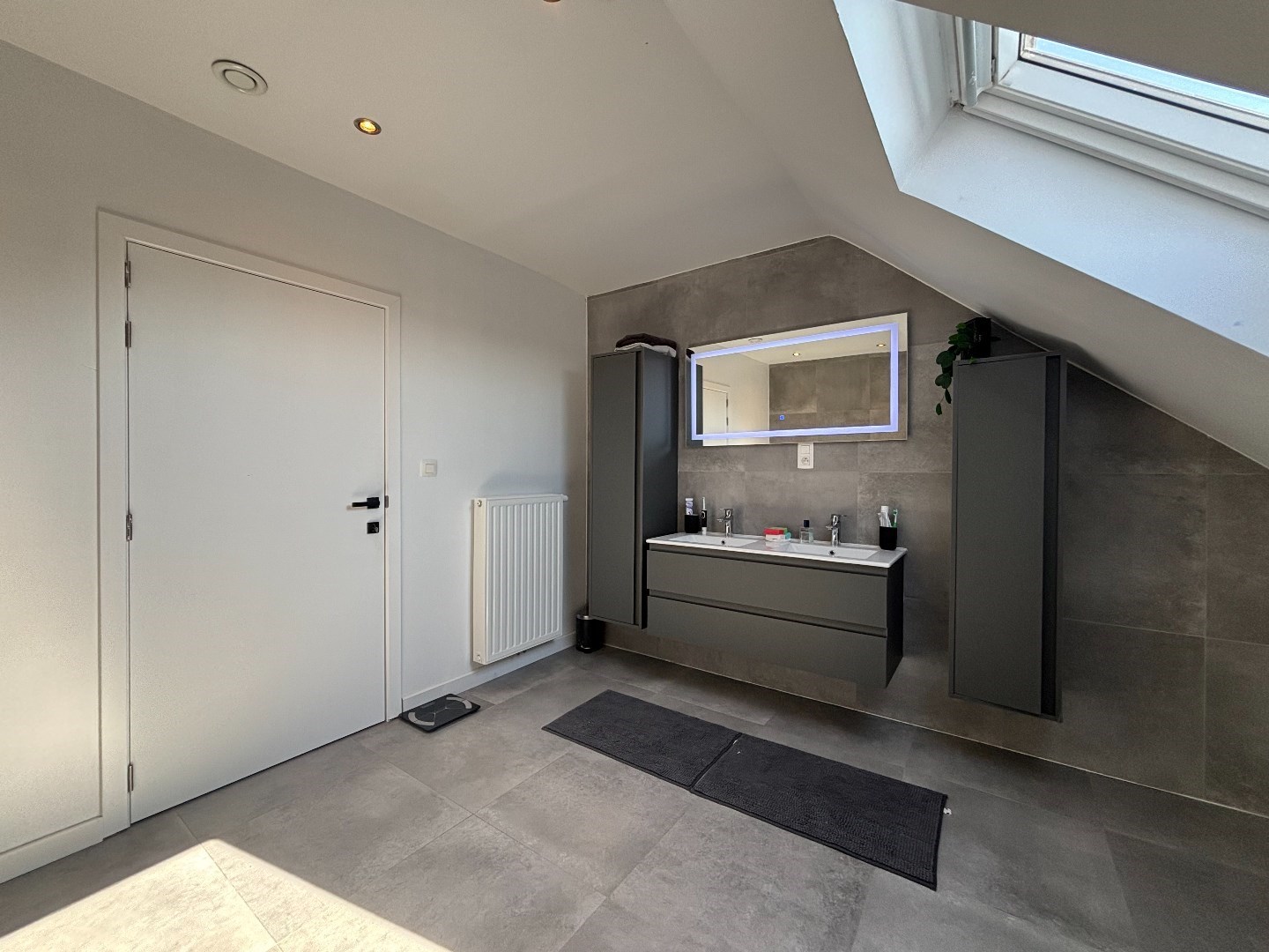 Ruim en instapklaar penthouse met 3 slpk. in centrum Leopoldsburg 