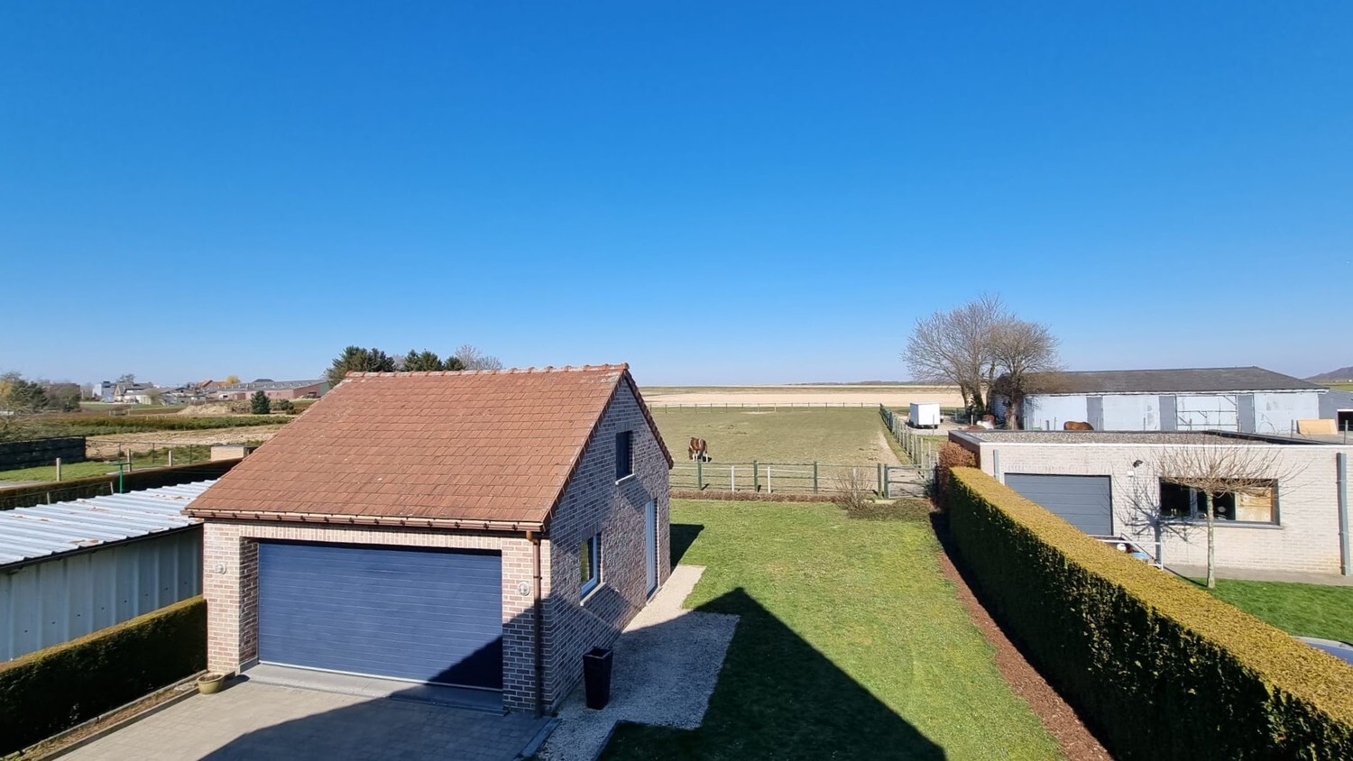 Royale woonst met panoramisch zicht &#233;n paardenweide 