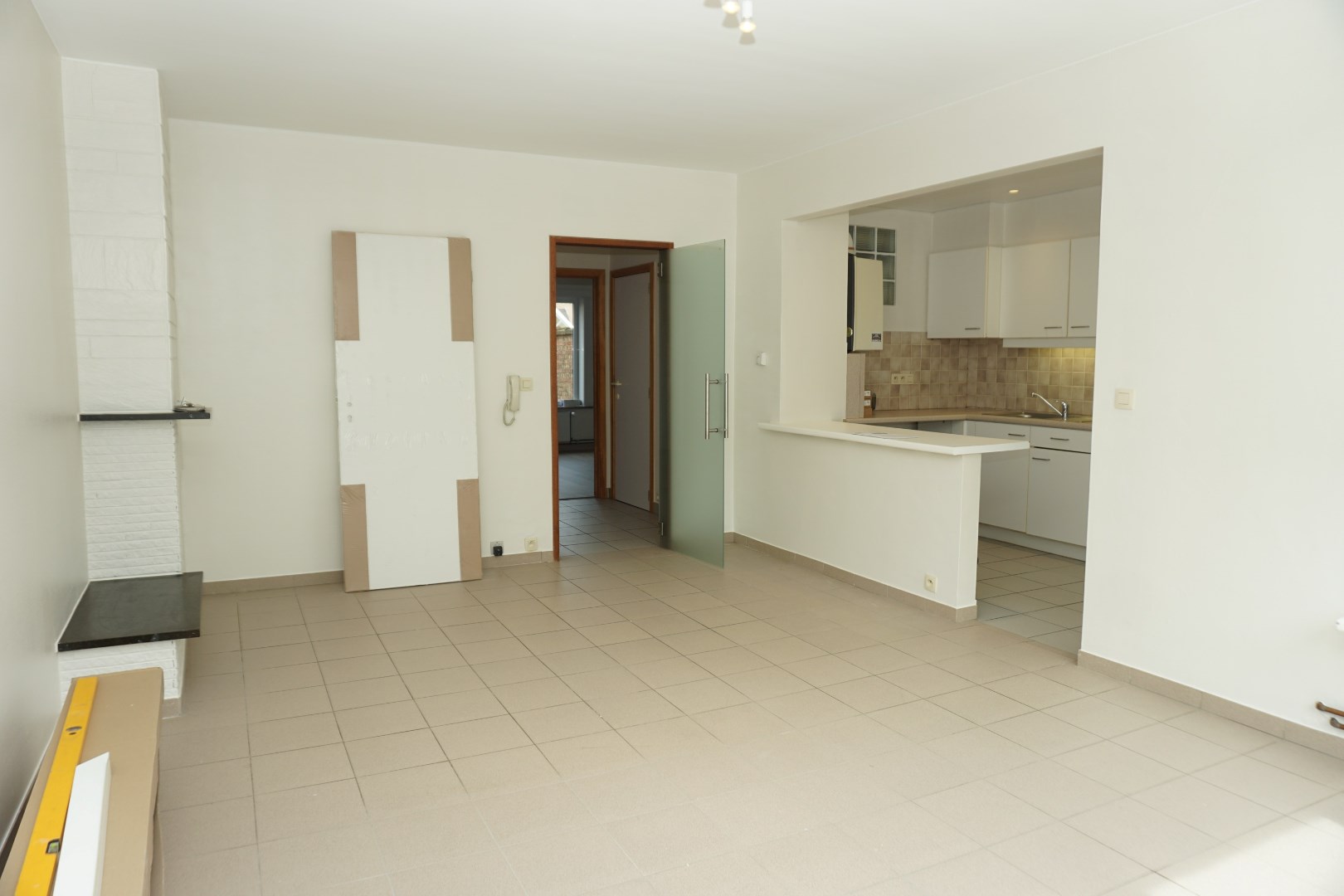 APPARTEMENT AGR&#201;ABLE AVEC 2 CHAMBRES A COUCHER 