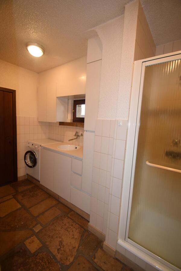 Ruime, stijlvolle villa op 21 are, vlot bereikbaar E17 (Kortrijk - Gent) 