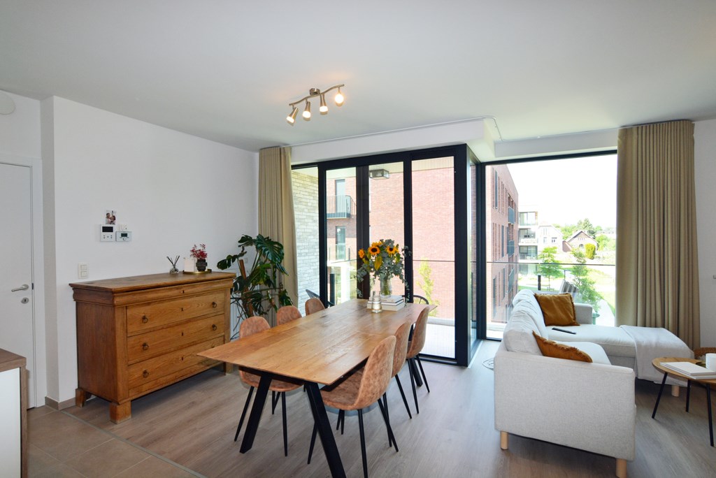 Modern energiezuinig appartement met 2 slpks, terras, autostaanplaats en kelderberging. 