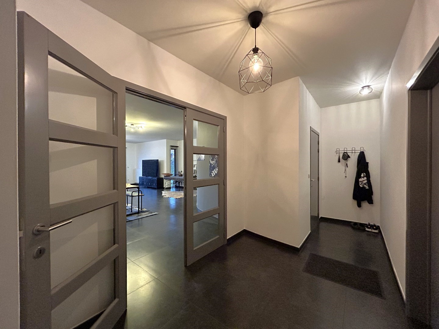 Luxueus gelijkvloers appartement met 2 slpk. in het centrum van Geel 