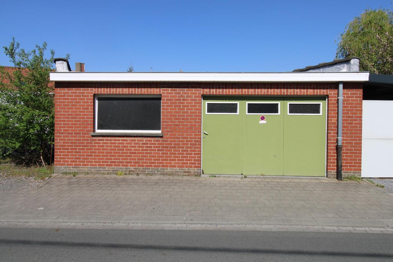 Te renoveren, karaktervolle woning met 4 slaapkamers centrum Rumbeke 