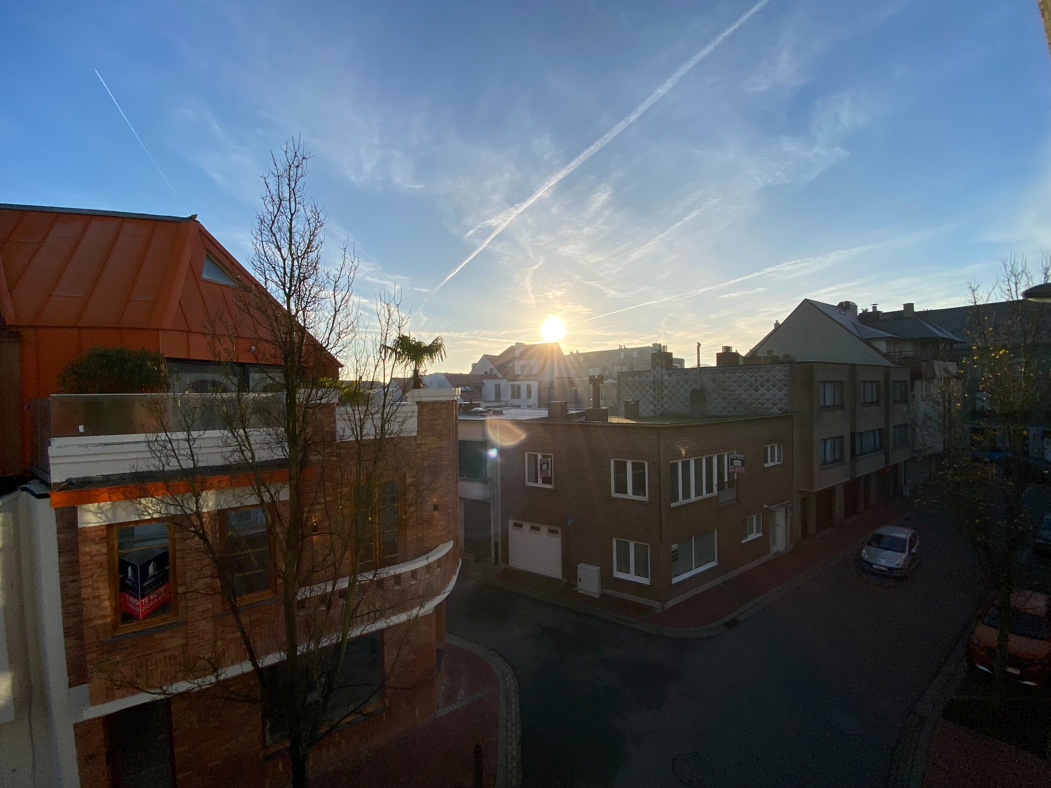 MEUBL&#201; : Appartement r&#233;cemment r&#233;nov&#233; et joliment d&#233;cor&#233; situ&#233; &#224; Oud Knokke, &#224; proximit&#233; des rues commer&#231;antes. 