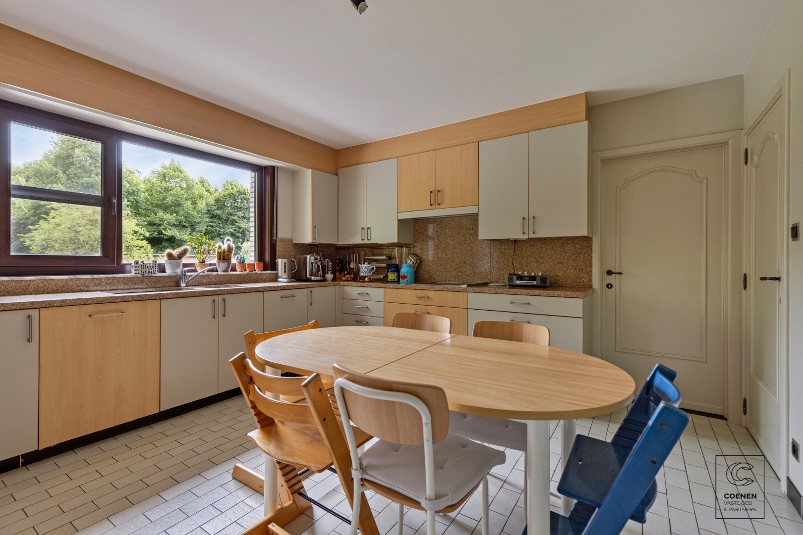 Riante laagbouwwoning met een bew. opp. van maar liefst 385 m&#178;, 4 slpk op een perceel van 2622 m&#178; 