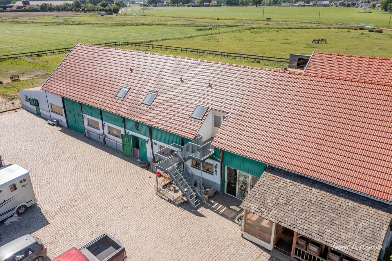 Charmante hoeve met b&amp;b/vakantiewoning en paardenstallen op ca. 67 are te Kinrooi 