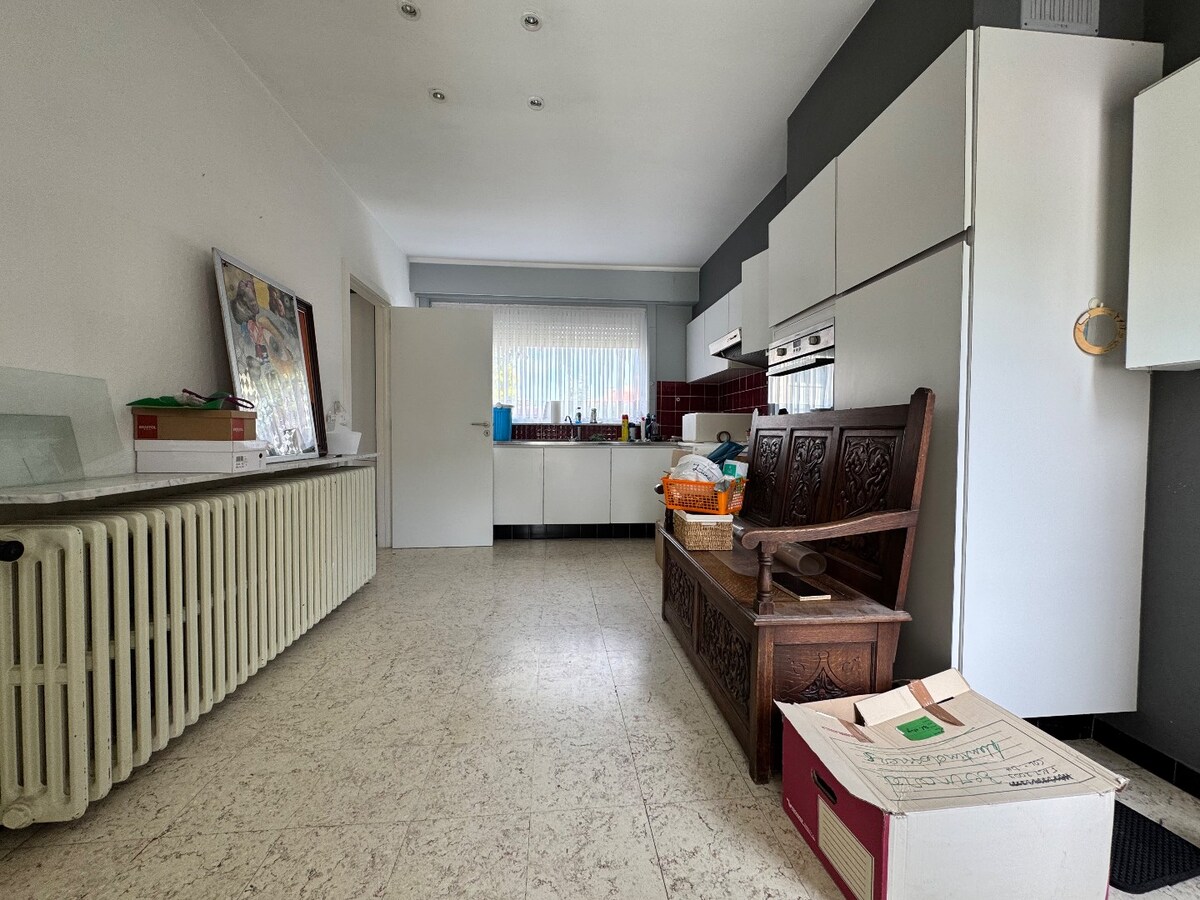 Woning met 4 slaapkamers en garage 