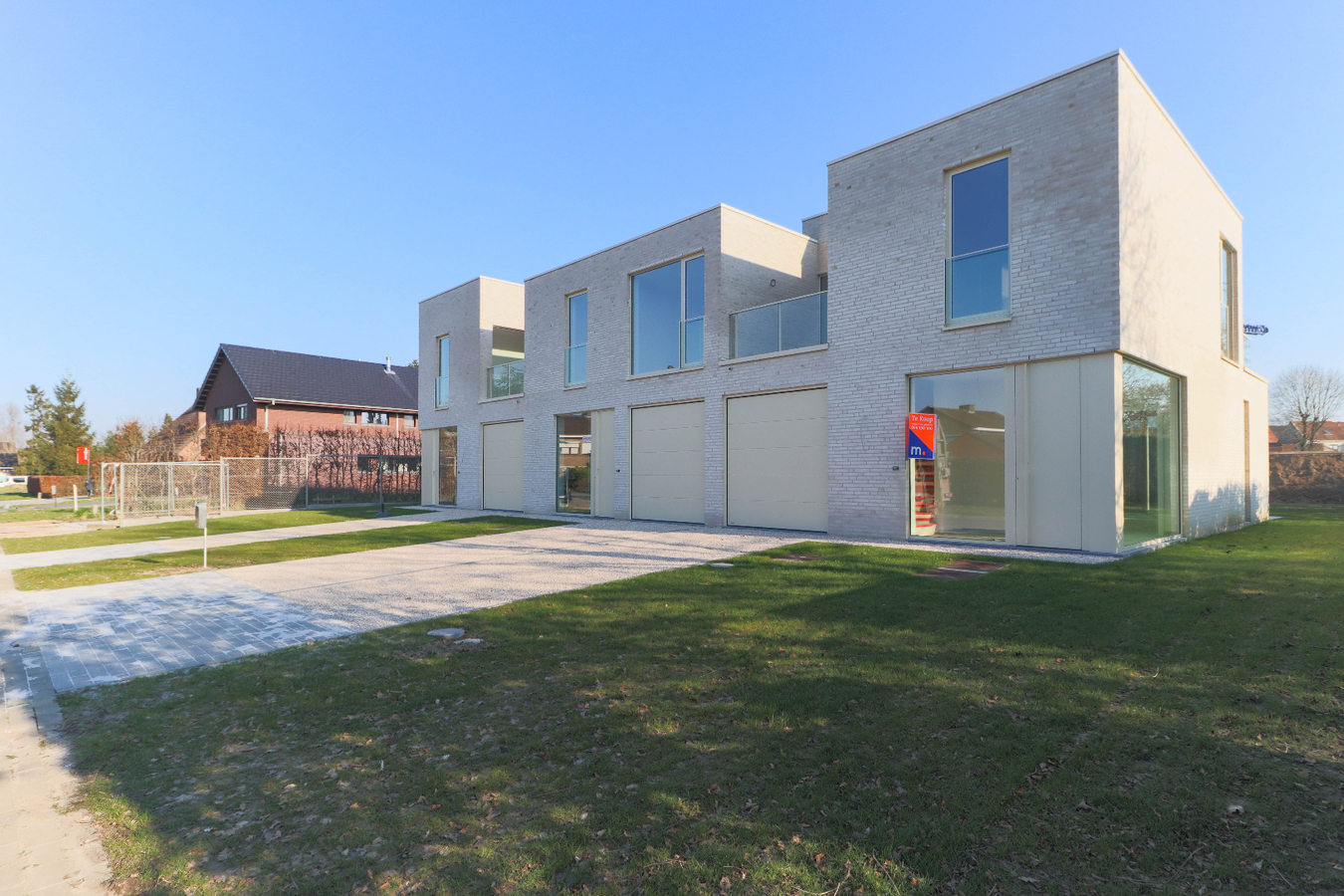 Moderne nieuwbouwwoningen met garage in groene omgeving te Kuurne 