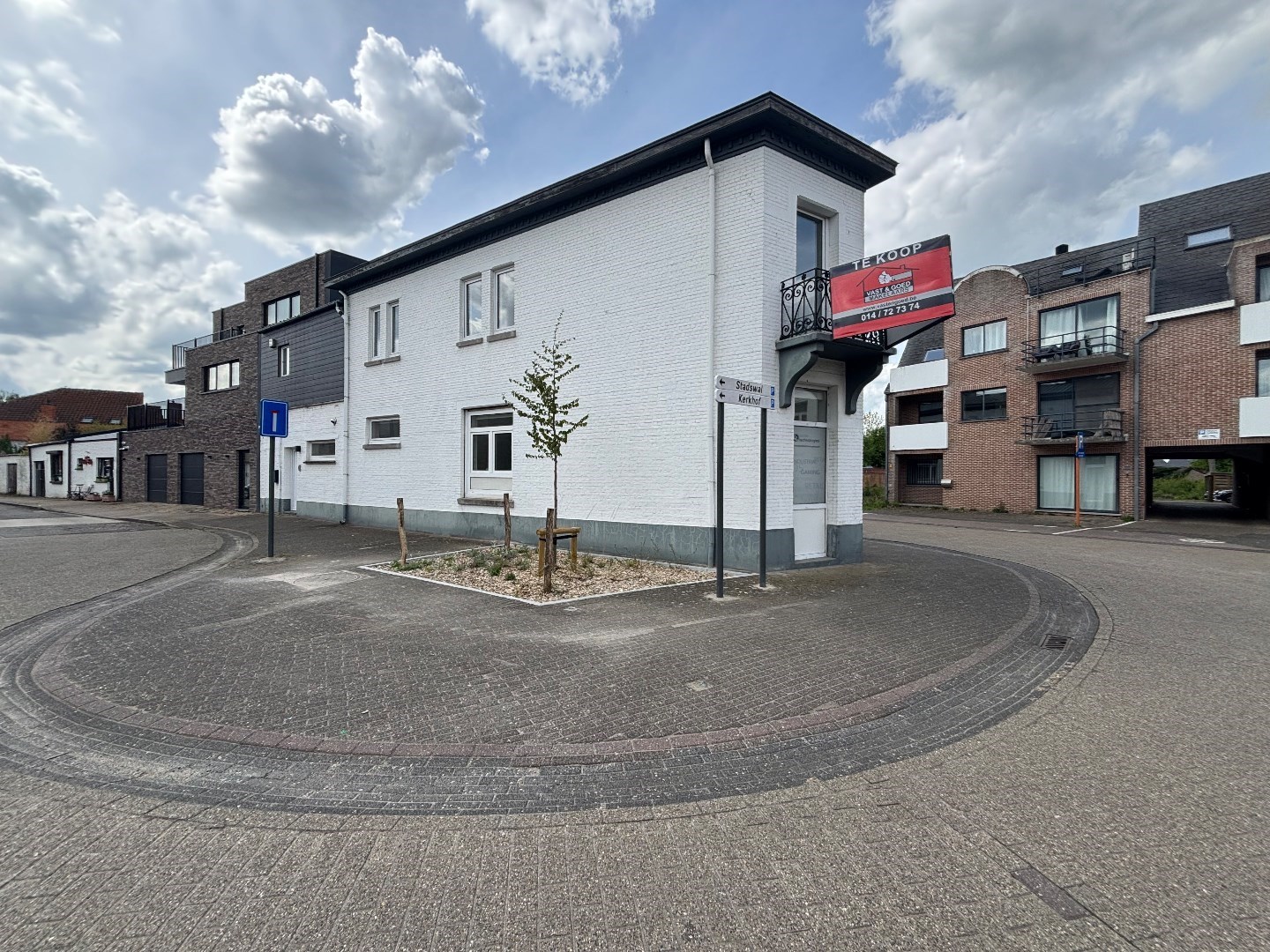 Handelsruimte met bovengelegen 2 slpk. appartement in centrum Beringen 