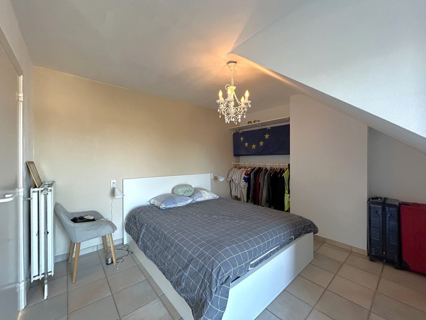 Instapklaar dakappartement met groot terras in het centrum van Geel 