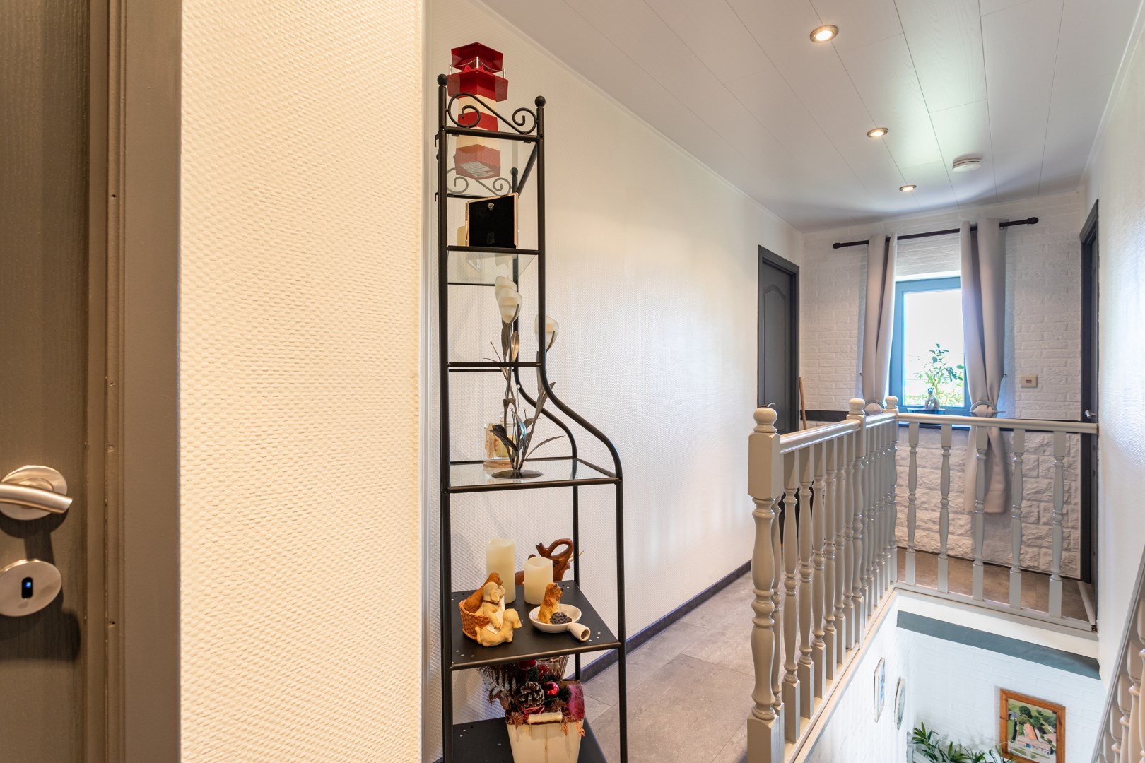 Ruime kangoeroewoning met 6 slpks, 2bdks, 2 garages en tuin te Oetingen 