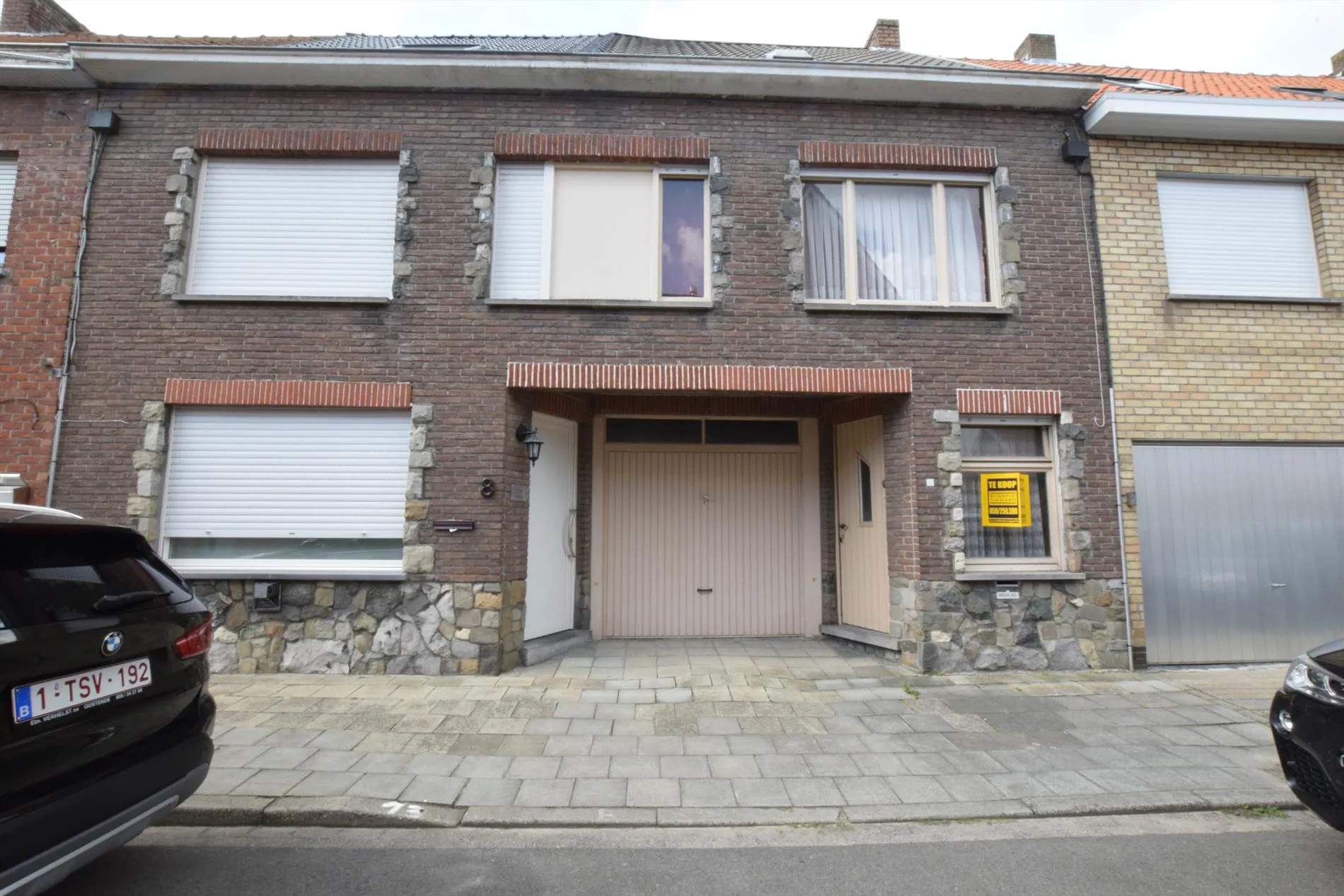 Te renoveren woning met 2 slaapkamers, op centrale ligging te Eernegem