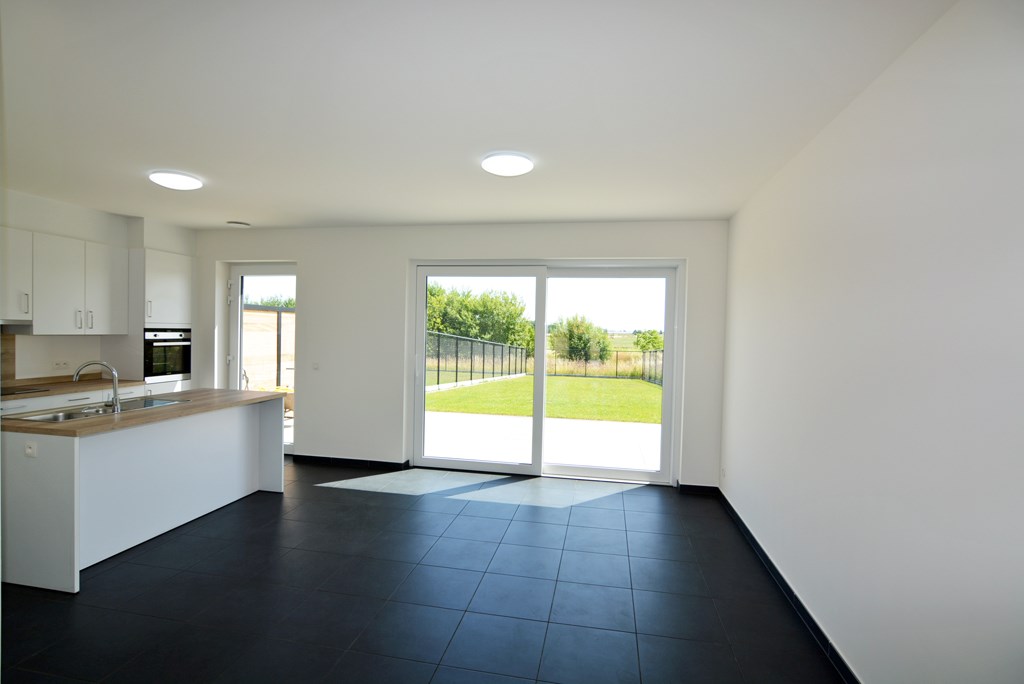 Halfvrijstaande nieuwbouwwoning met 3 slpks en dressing op perceel van 4a 88ca. 