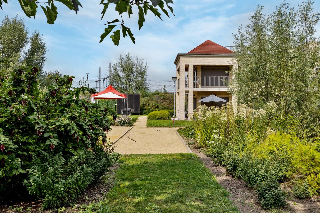 Trendy, gelijkvloers serviceflat met terras in Lokeren 