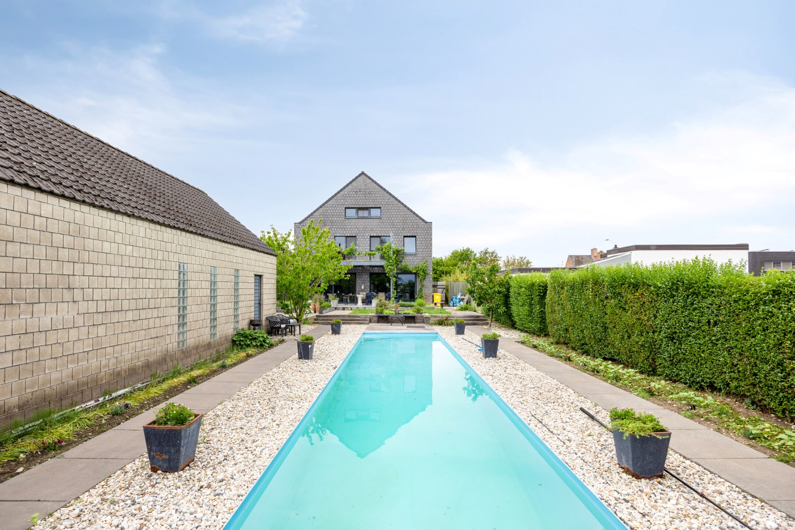 Villa met praktijkruimte op perceel van 1.817m&#178; te Geel 