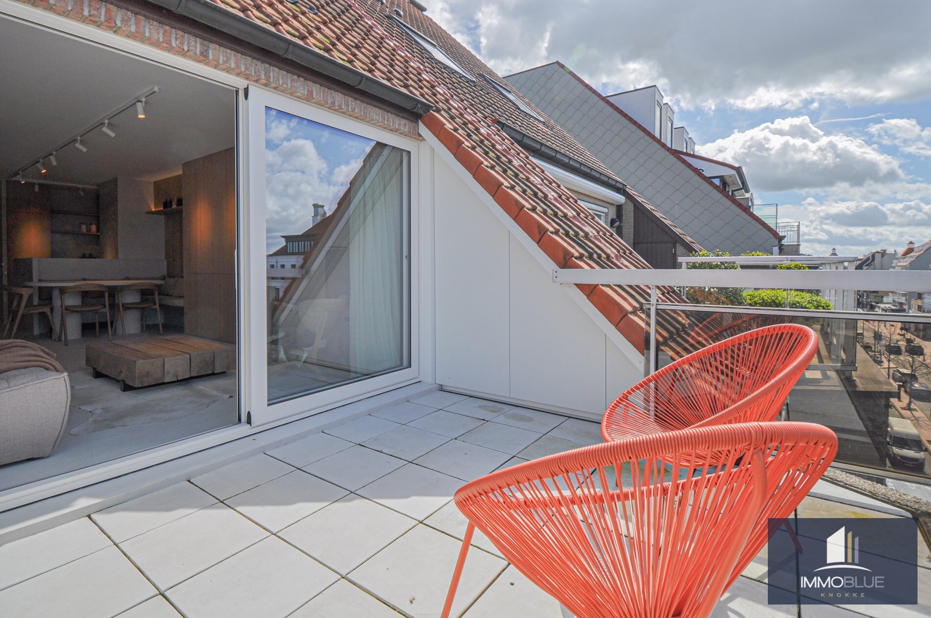 Volledig gerenoveerd appartement met een ruim zonneterras. 