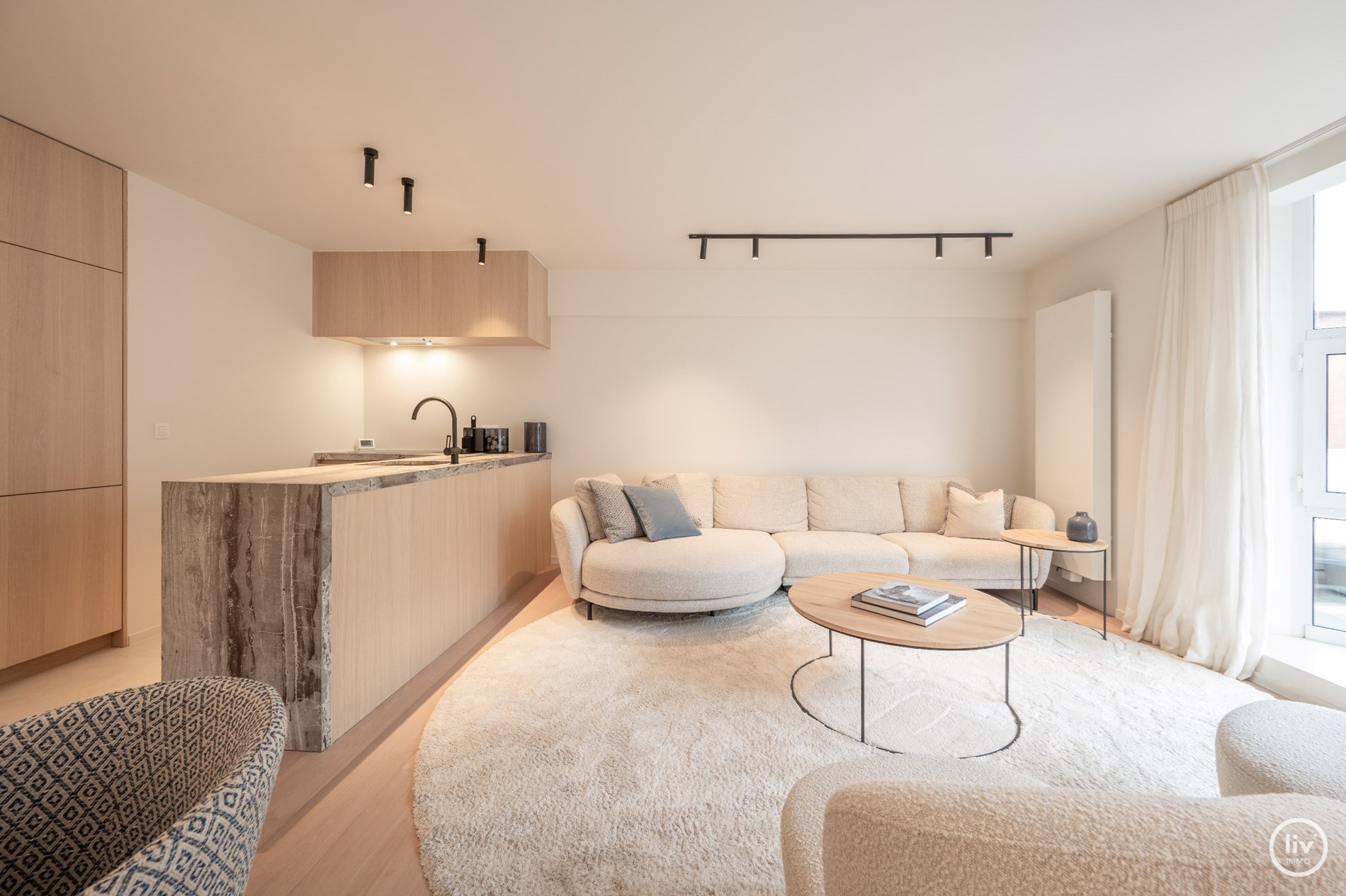 Prachtig gerenoveerd 3 slaapkamerappartement centraal gelegen vlakbij de Lippenslaan te Knokke. 