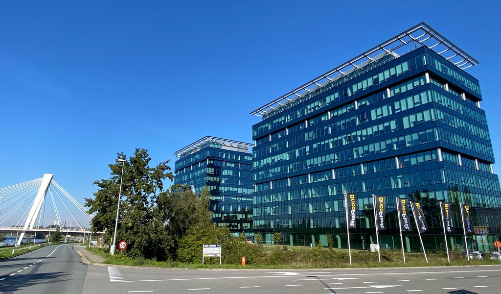 Recente kantoren te huur in Blue Towers vlakbij klaverblad in Gent