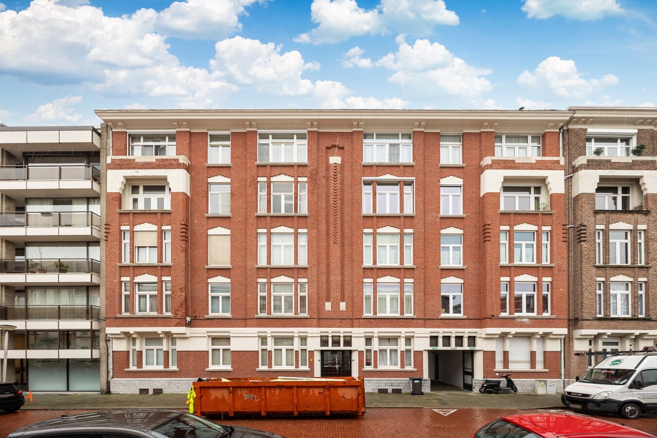 Ruim appartement met terras, garage en 3 slaapkamers in parkwijk Den Brandt 