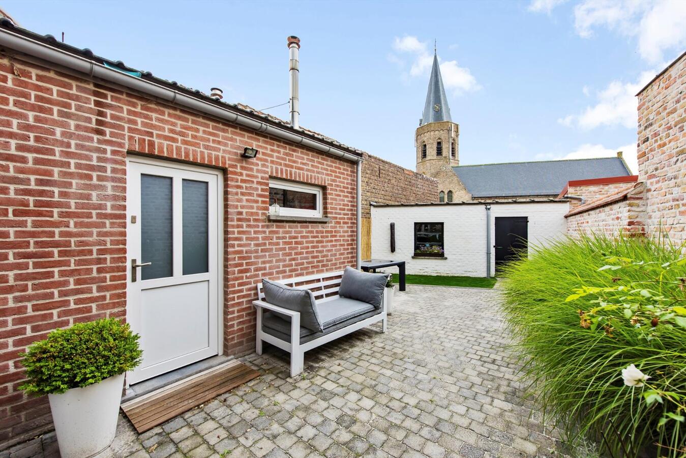 Instapklare woning met 3 slaapkamers en garage te Leke 