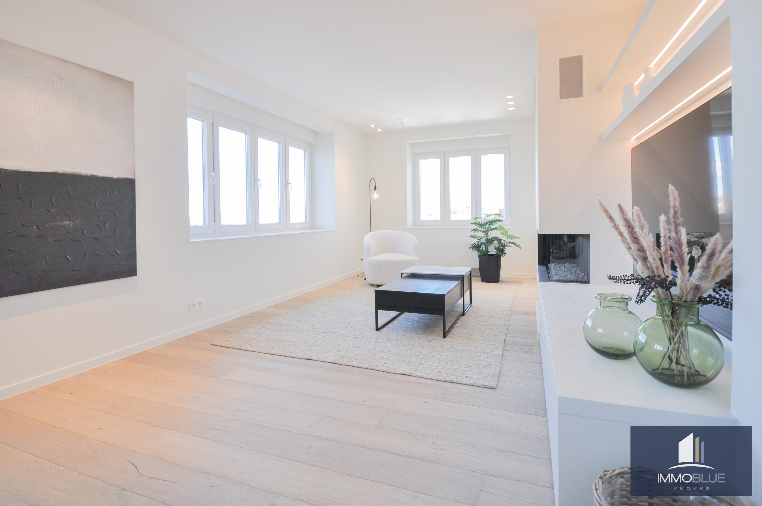 Appartement enti&#232;rement r&#233;nov&#233; et situ&#233; au calme, offrant une vue magnifique sur le Zegemeer. 