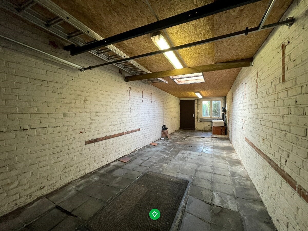 Stevige rijwoning met 3 slaapkamers met tuin en garage te Rumbeke 