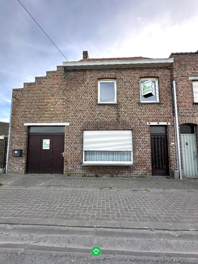 Te renoveren woning met garage te Eernegem 