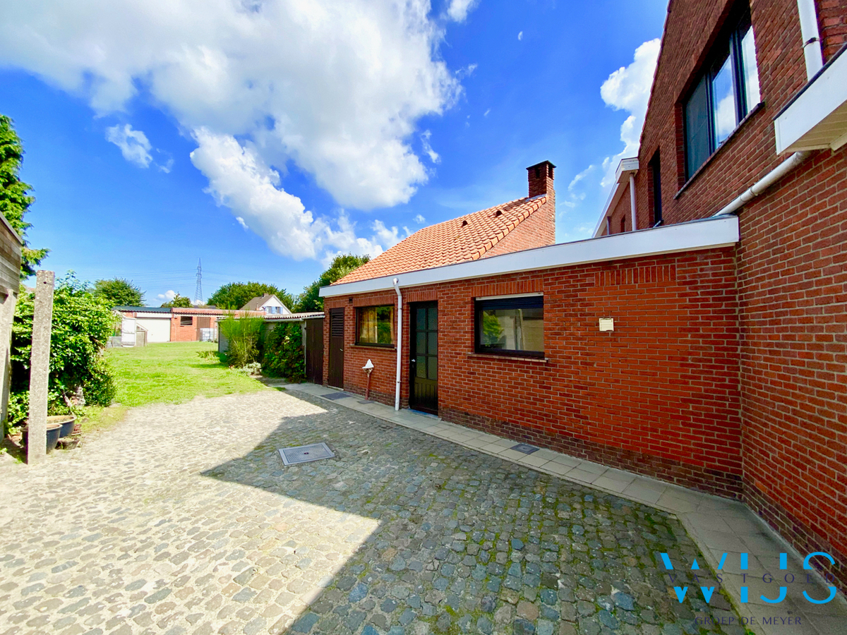 Op te frissen gezinswoning met 3 slaapkamers &amp; tuin te ERTVELDE! 