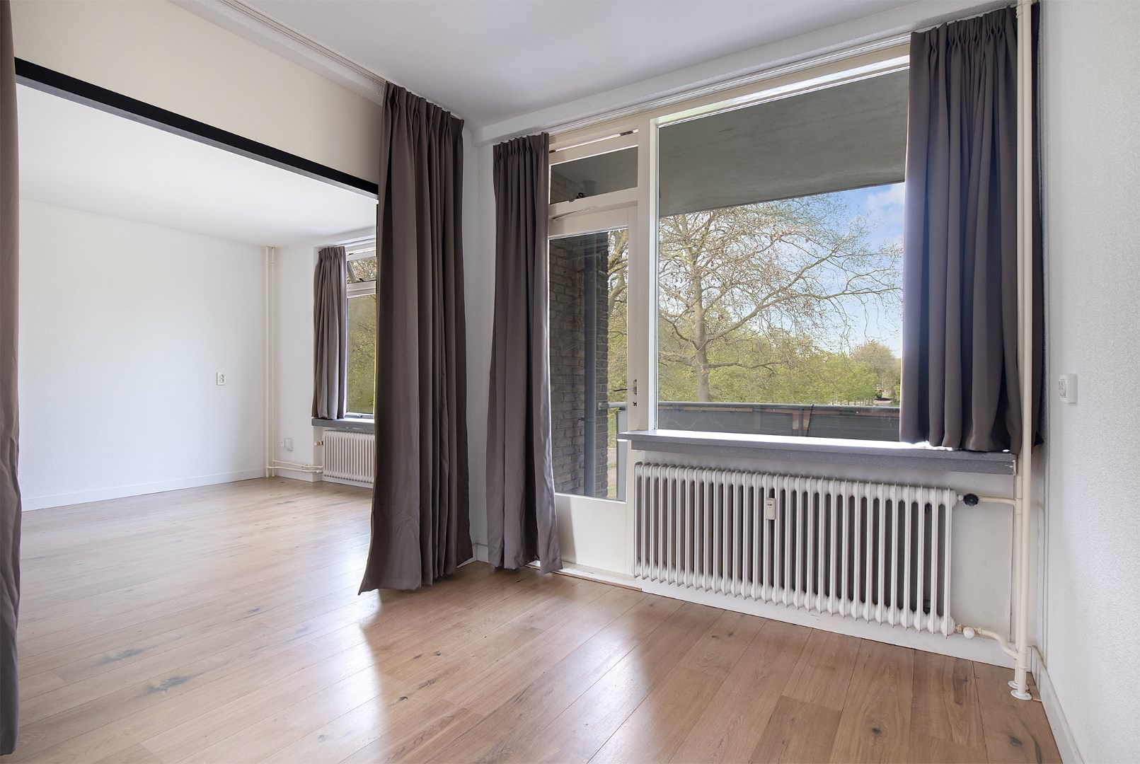 Op een steenworp afstand van het Prinsenpark en Kralingsebos ligt dit 3 kamer appartement op eigen grond 
