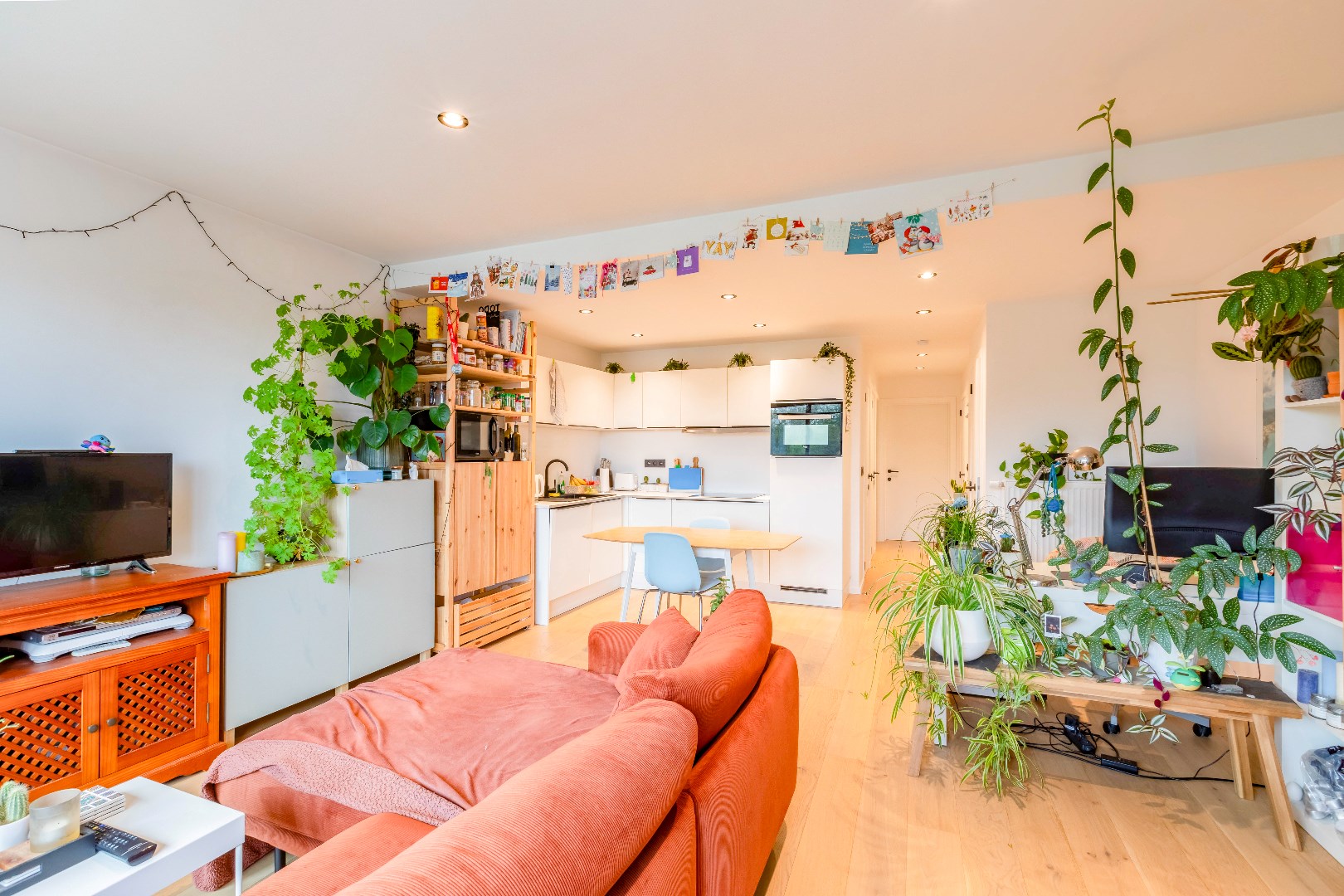 Instapklaar 2 slp. appartement met terras en grote gemeenschappelijke tuin. 