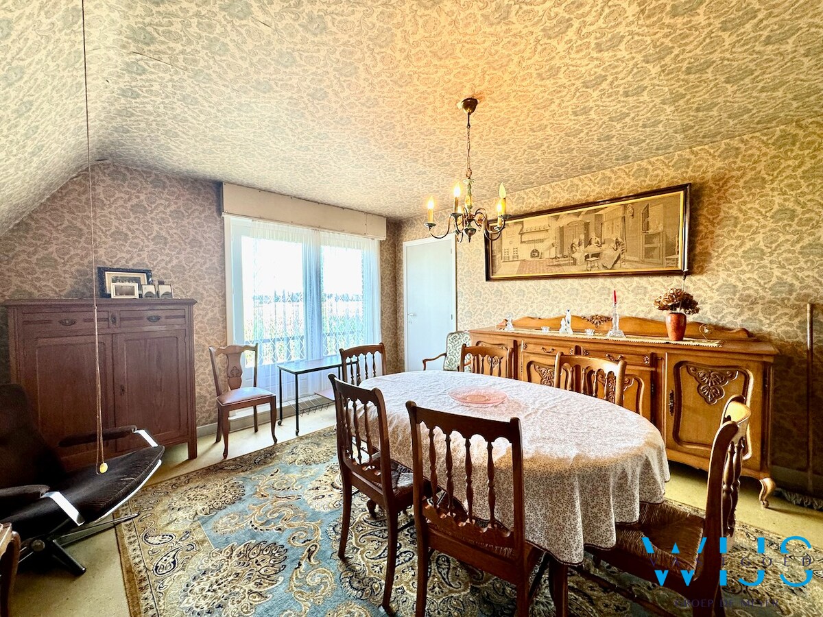 Woonhuis op een perceel van 3.848 m&#178; te Sleidinge ! 