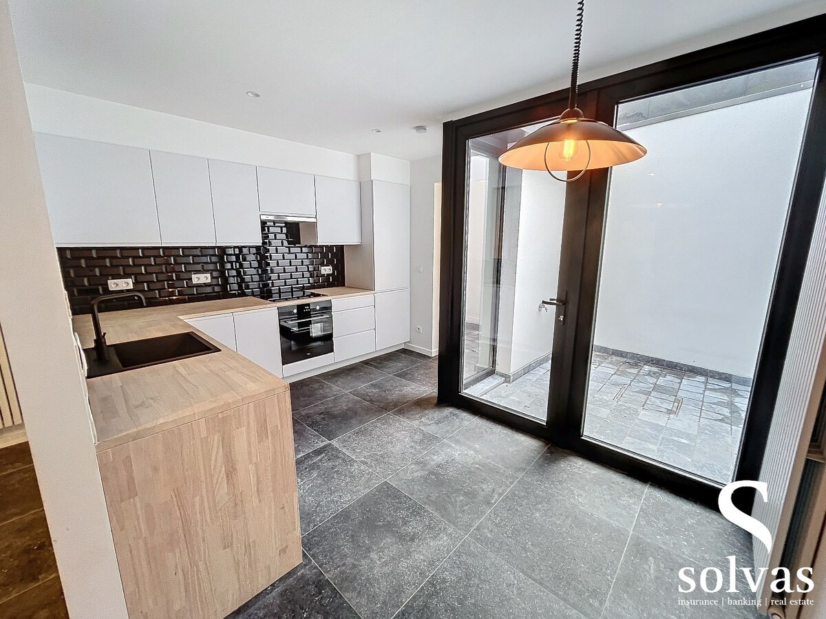 Gerenoveerde woning met 3 slaapkamers in Drongen met kwalitatieve afwerking. 