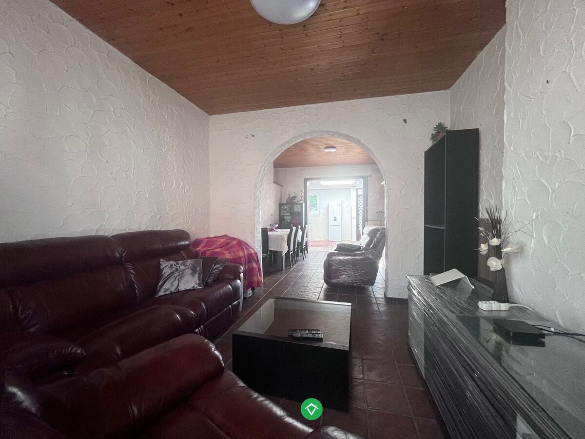 Comfortabel, op te frissen woonhuis met zonnige tuin, welgelegen in rustige buurt. 