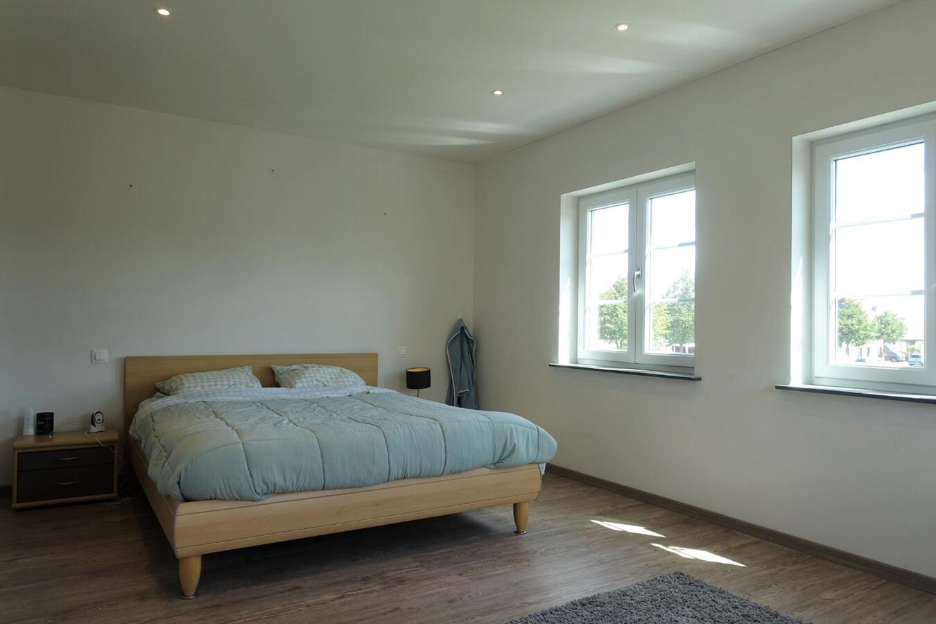 Prachtige recente villa met bijgebouw 