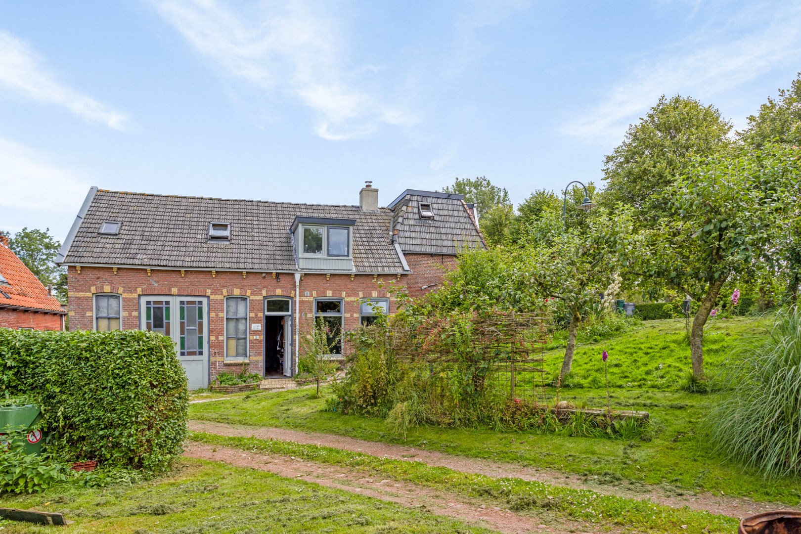 Charmante woning aan de rand van het pittoreske dorp Oudebildtzijl 