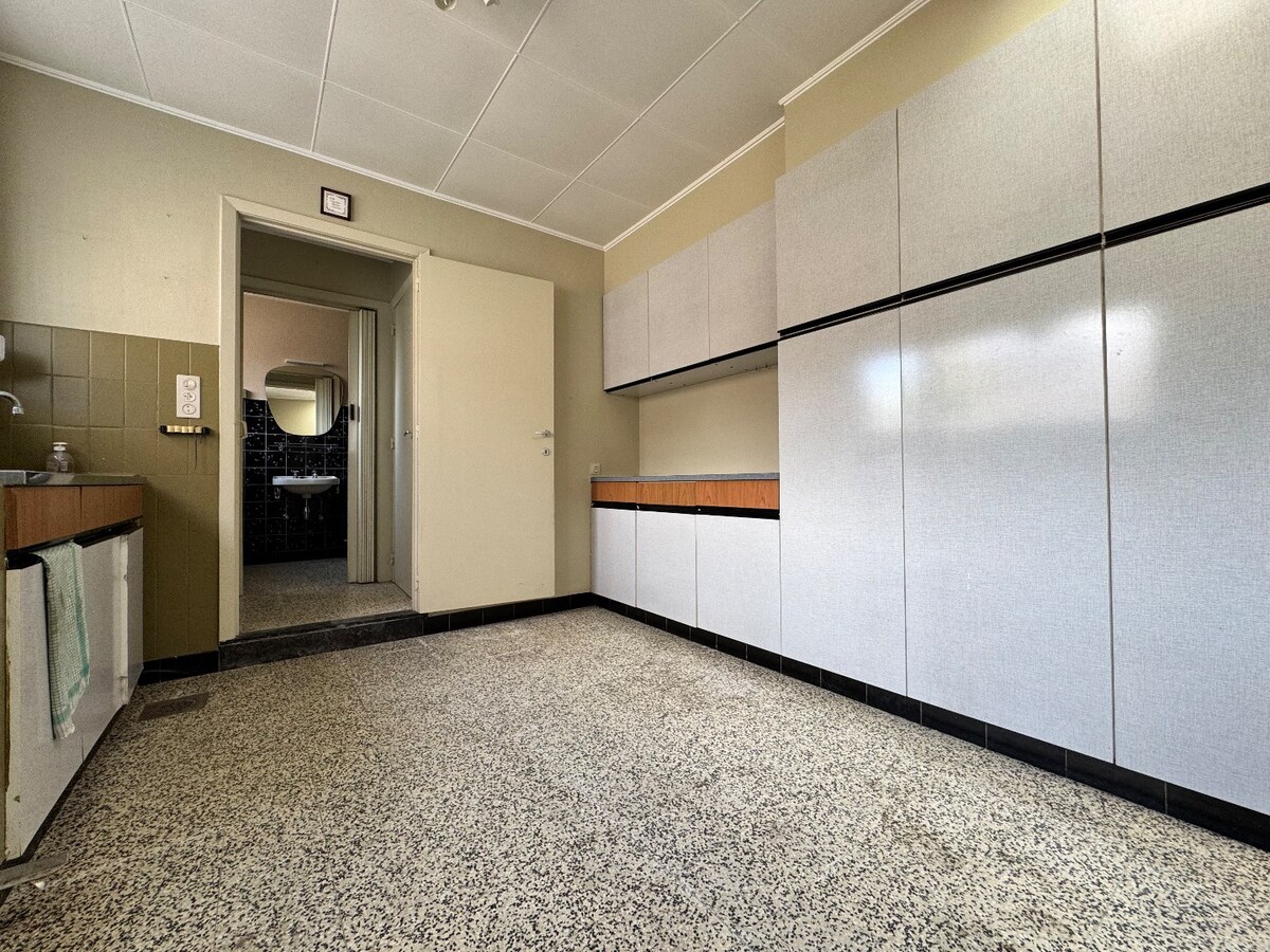 Ruime woning met 5 slaapkamers, tuin en garage in Wingene 