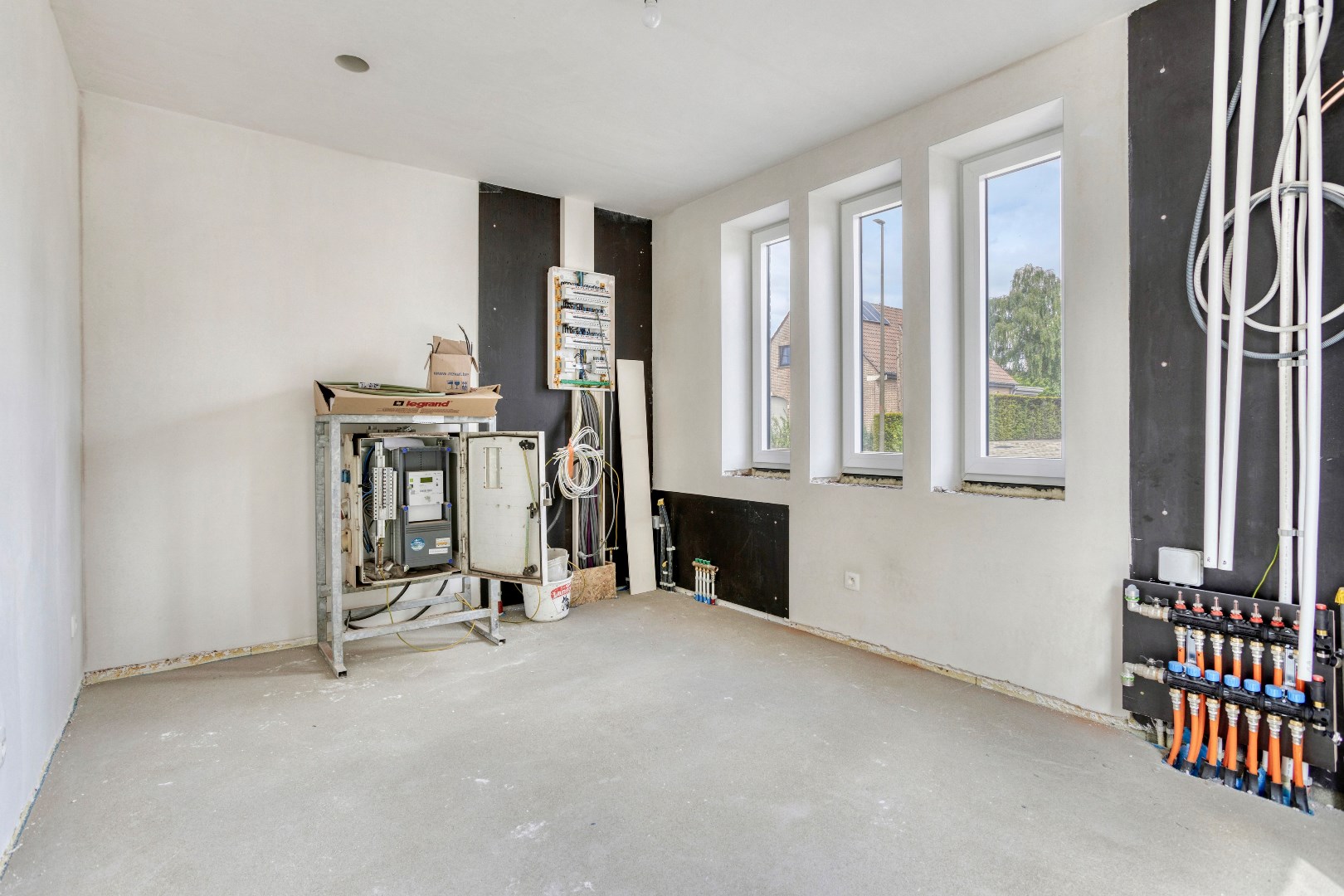 Nieuwbouwwoning met 3 slaapkamers nabij het centrum van Halle. 