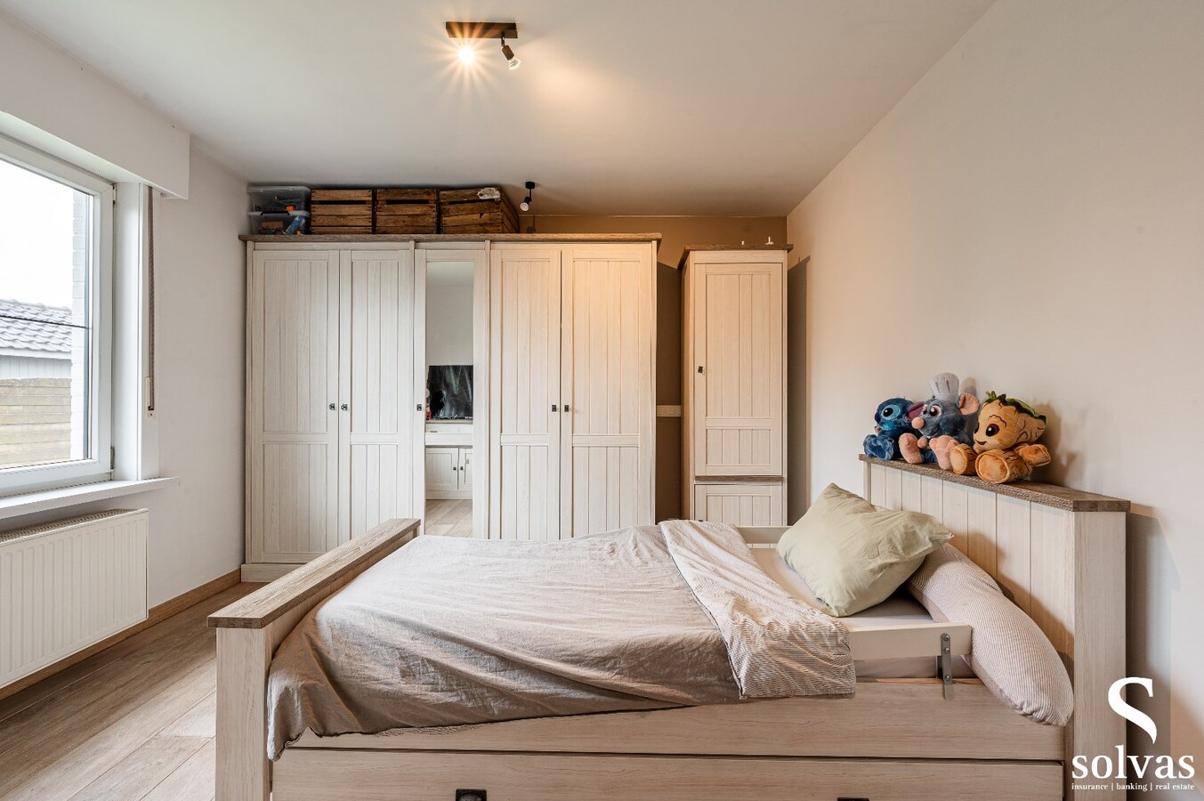 Instapklare woning met loods en prachtig aangelegde tuin en zwembad 