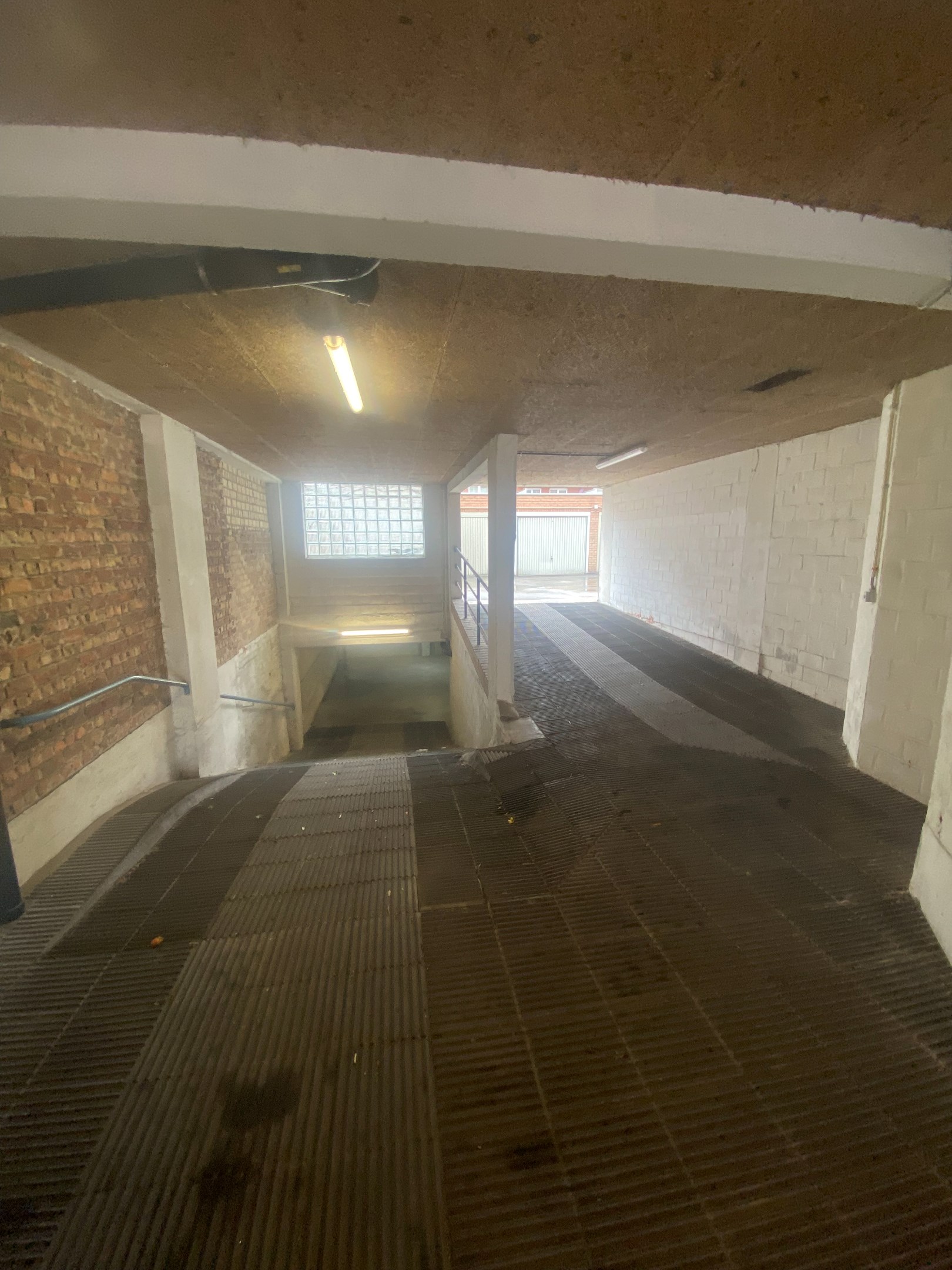Quelques garages &#224; Koningslaan dans la r&#233;sidence Blue Logan. Facilement accessible. 
